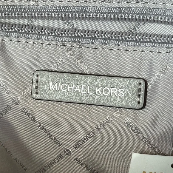 🌼Michael Kors Sheila medium front pocket backpack - Picture 11 of 14